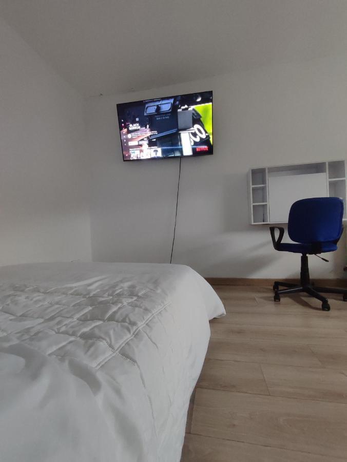 דירות ליל Chambre Prive Dans Une Maison Avec Terrasse Et Jardin Salles De Bain Partagees מראה חיצוני תמונה